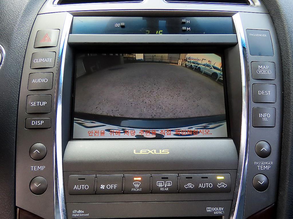 Lexus ES — photo 15