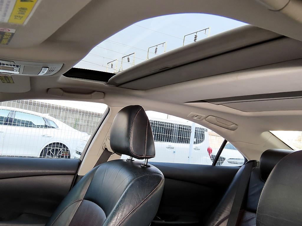 Lexus ES — photo 18