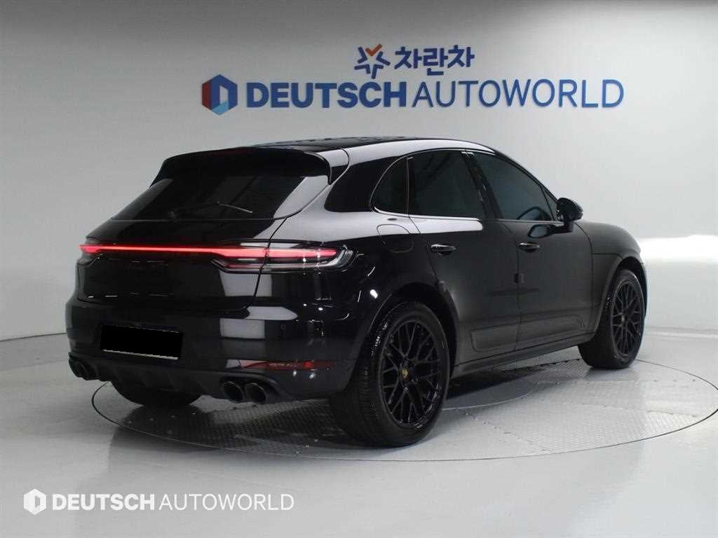 Porsche Macan — photo 03