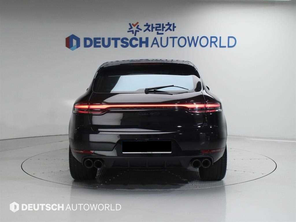 Porsche Macan — photo 05