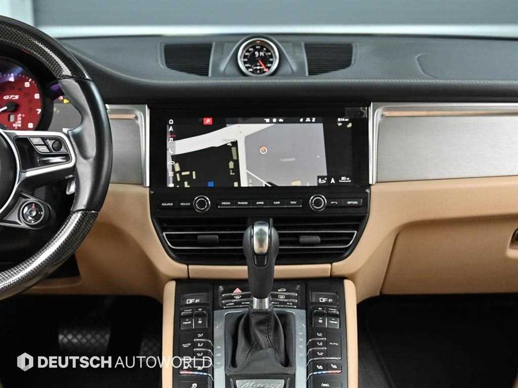 Porsche Macan — photo 14
