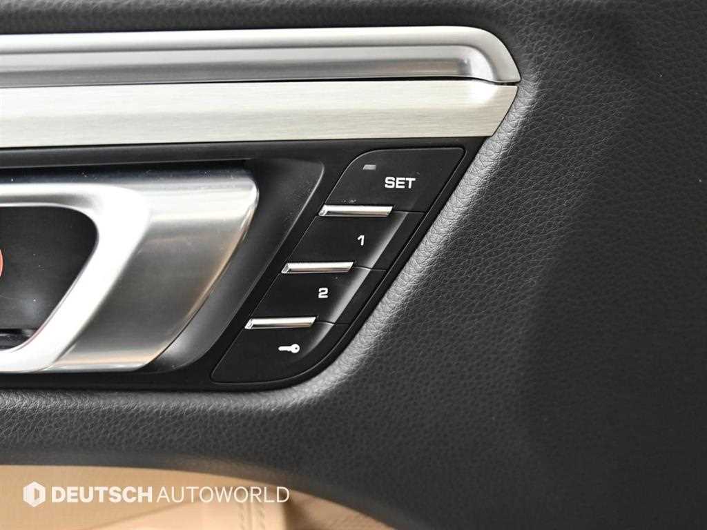 Porsche Macan — photo 17