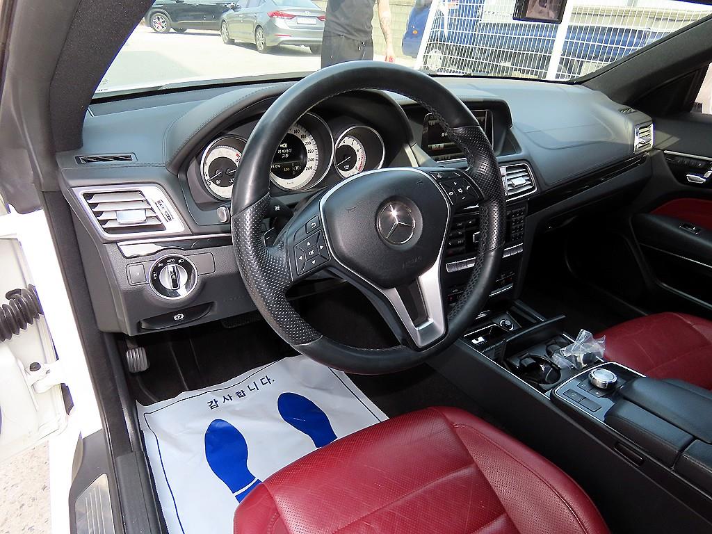 Mercedes-Benz E-Class — photo 07
