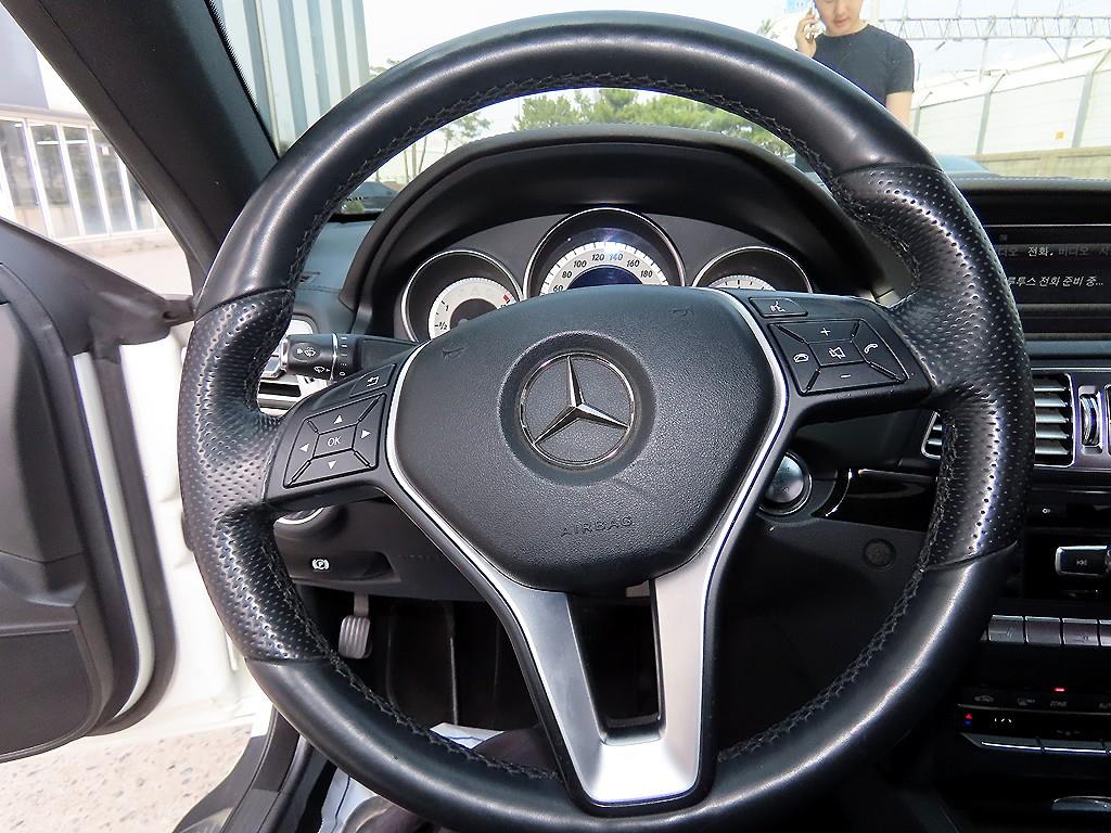Mercedes-Benz E-Class — photo 08