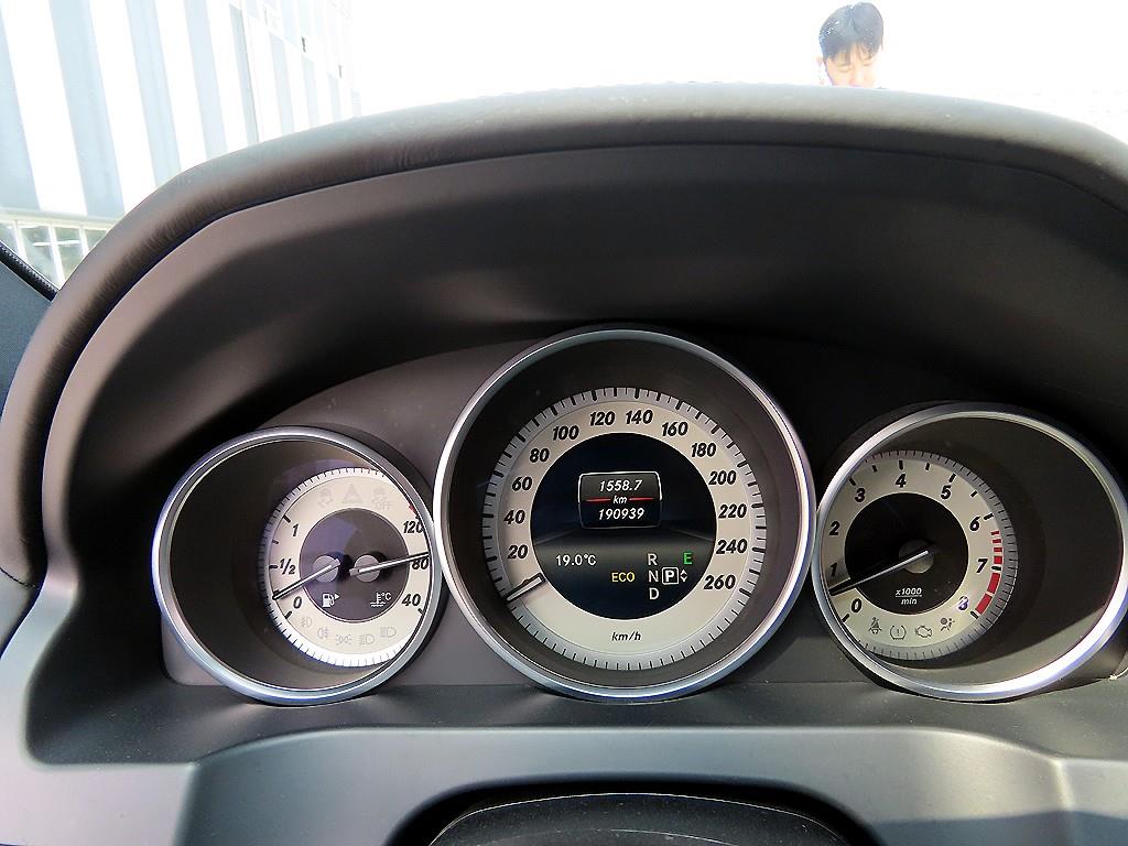 Mercedes-Benz E-Class — photo 09
