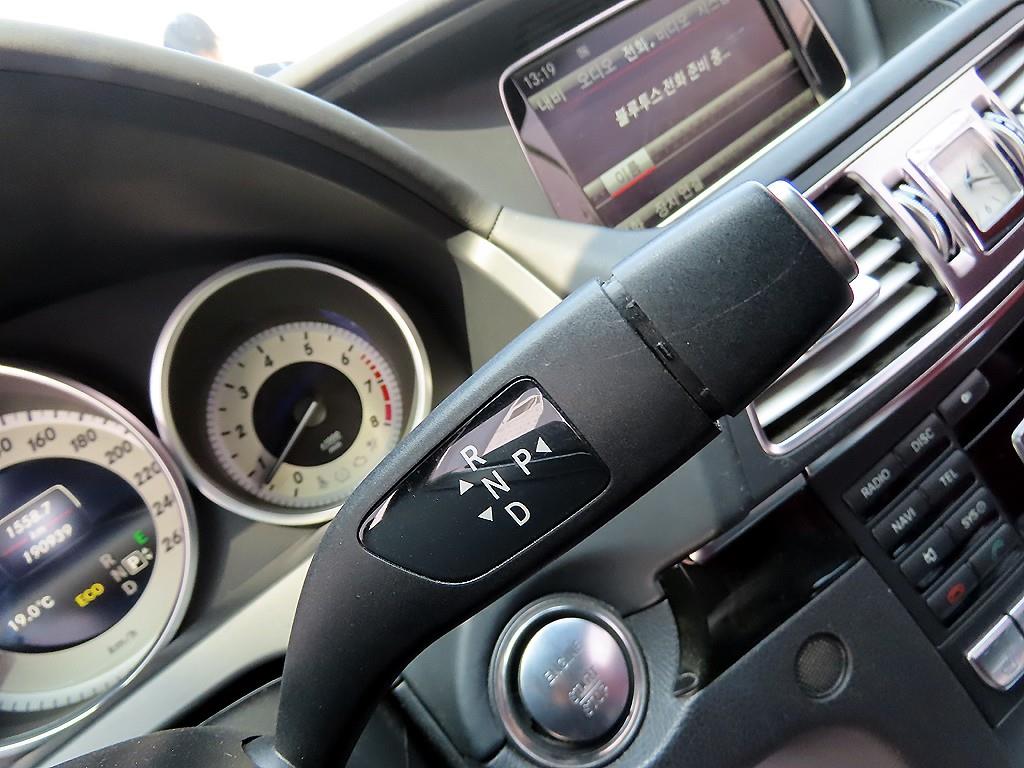 Mercedes-Benz E-Class — photo 10