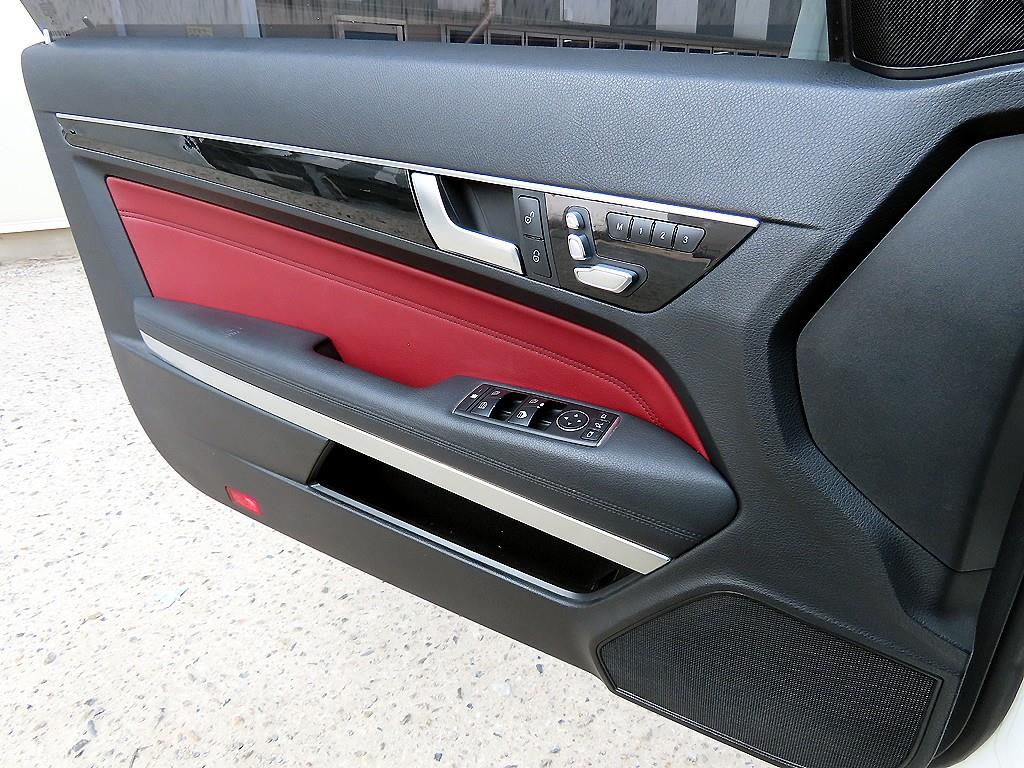 Mercedes-Benz E-Class — photo 12