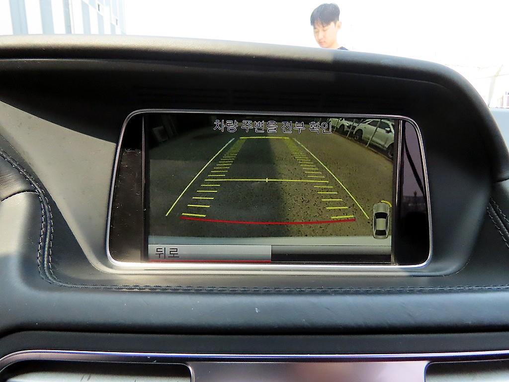 Mercedes-Benz E-Class — photo 16