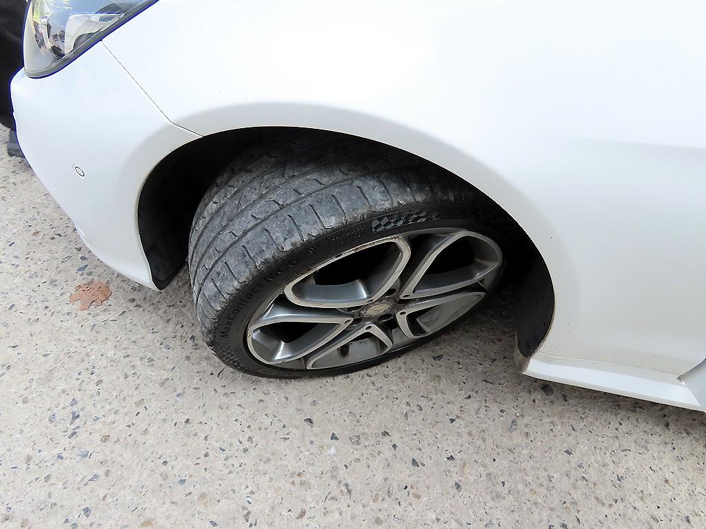 Mercedes-Benz E-Class — photo 20