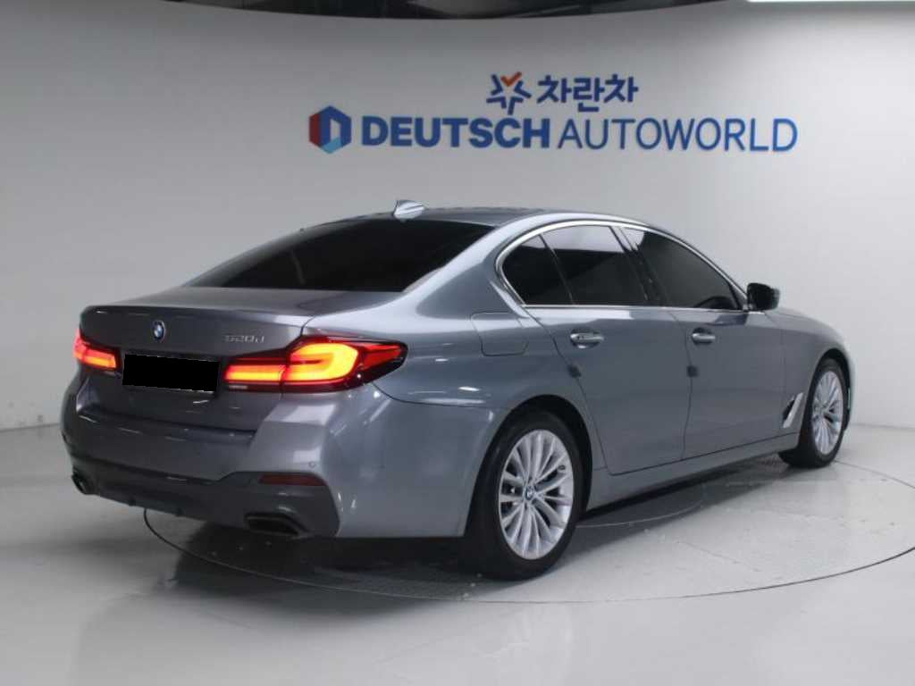 BMW 5-Series — photo 02