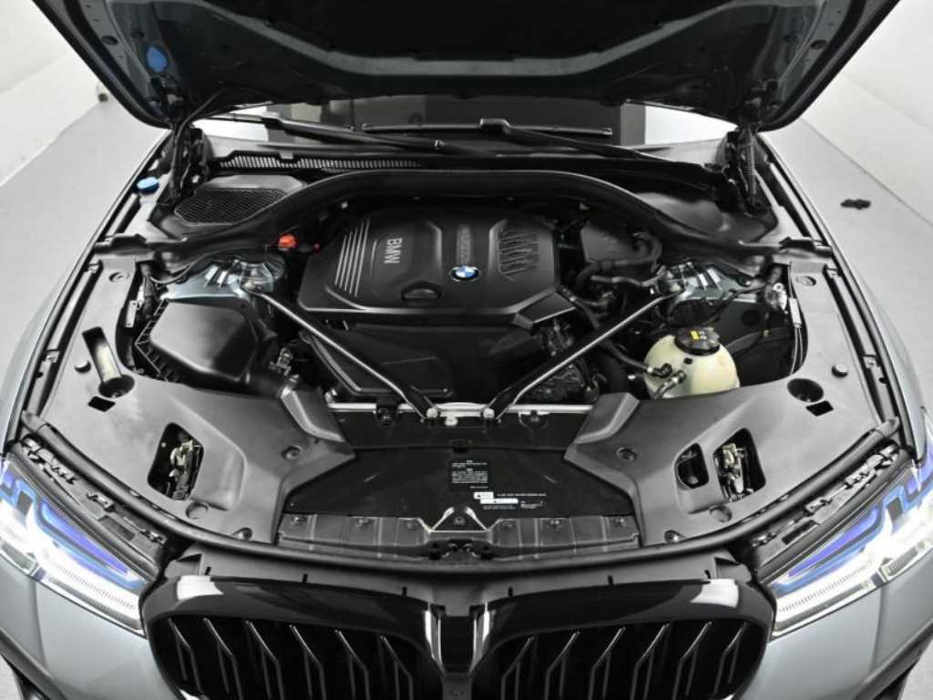 BMW 5-Series — photo 06