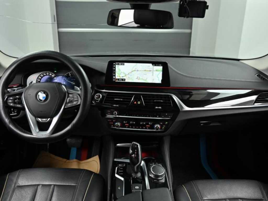 BMW 5-Series — photo 07