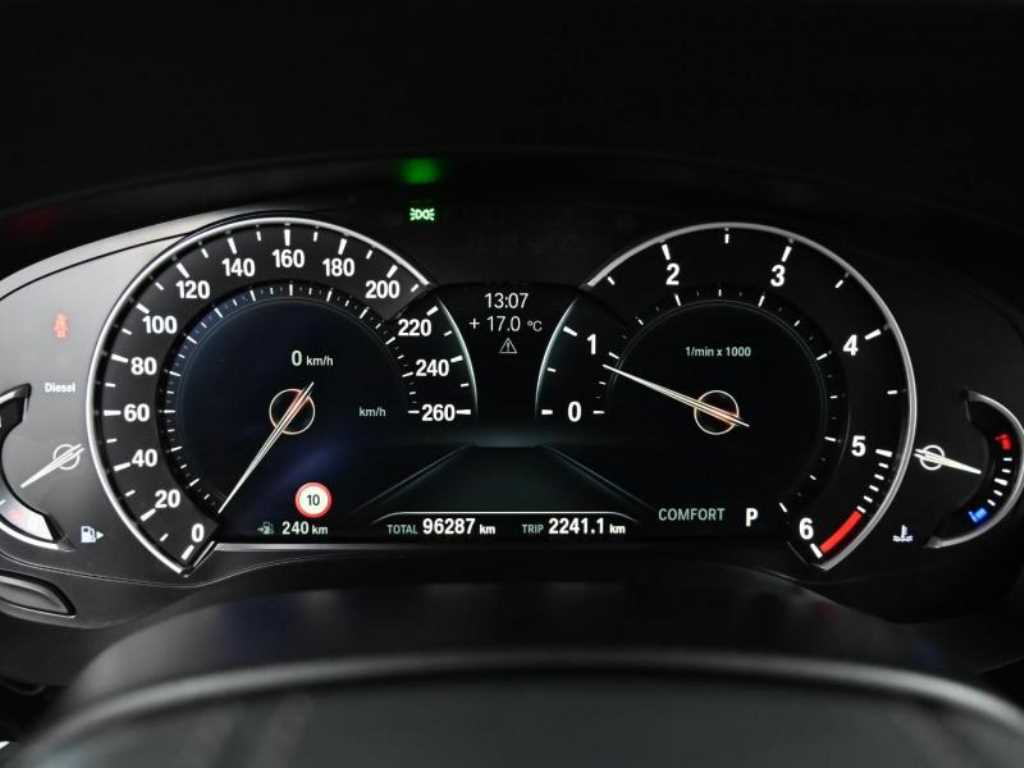 BMW 5-Series — photo 08