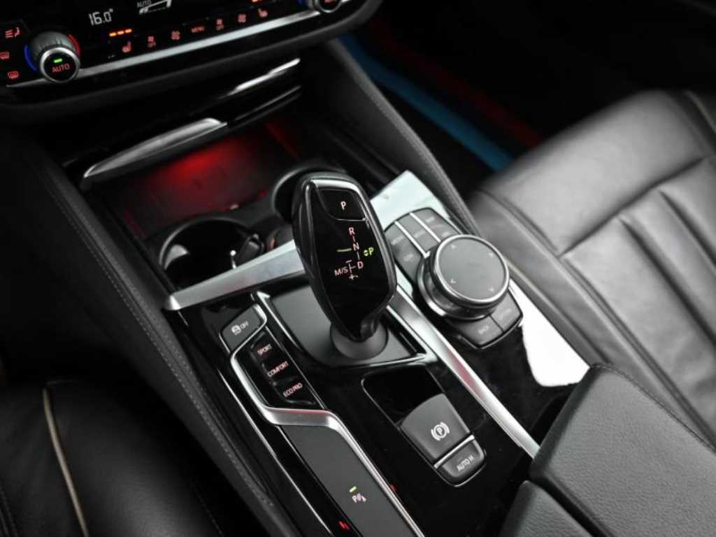 BMW 5-Series — photo 09