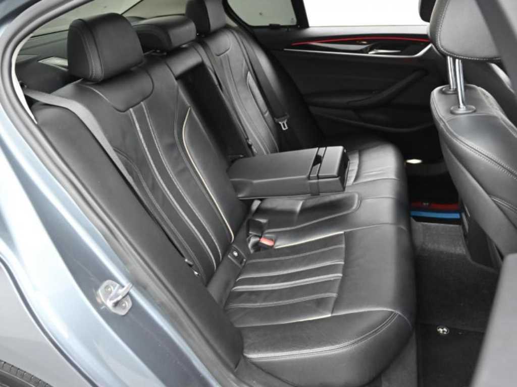 BMW 5-Series — photo 12