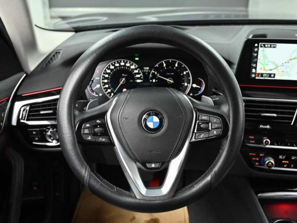 BMW 5-Series — photo 13