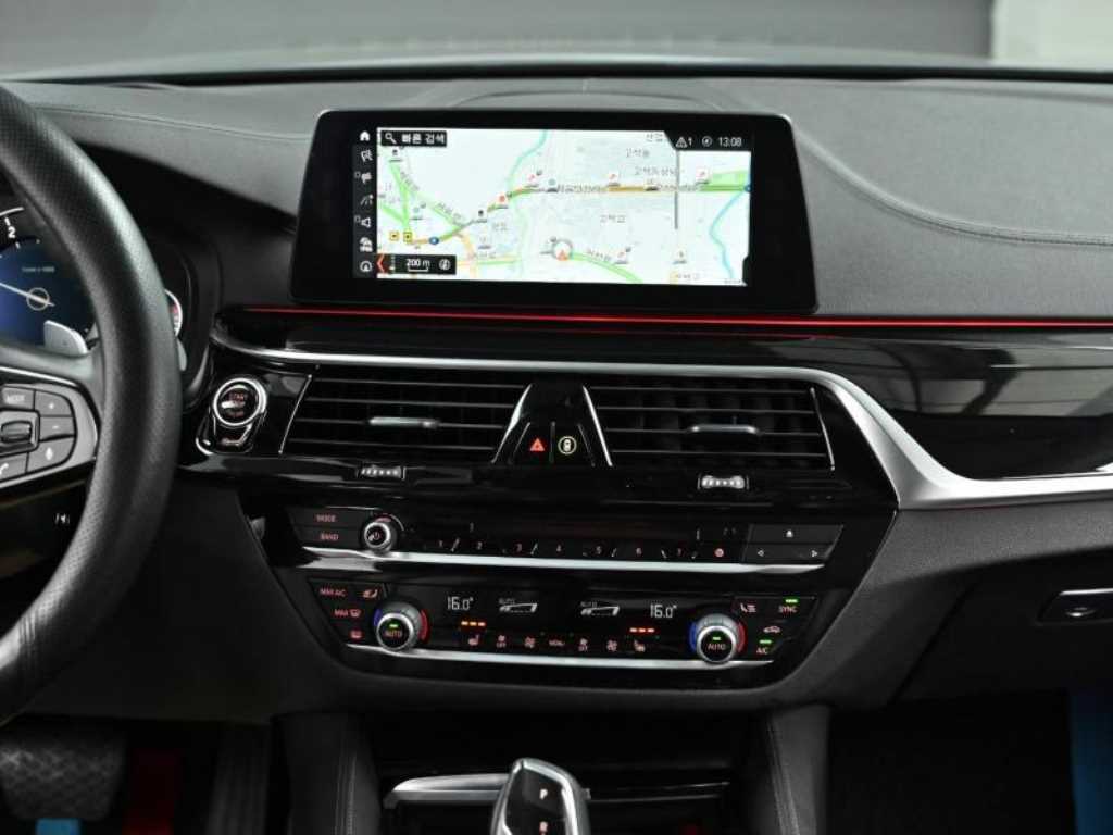 BMW 5-Series — photo 14