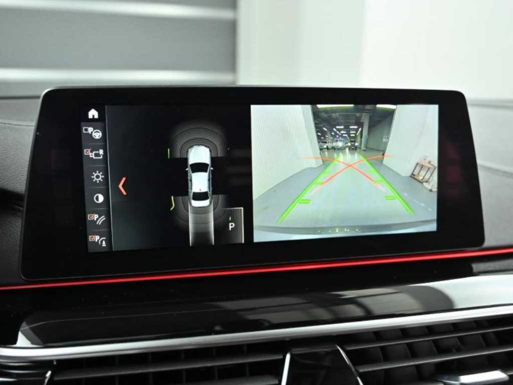 BMW 5-Series — photo 15