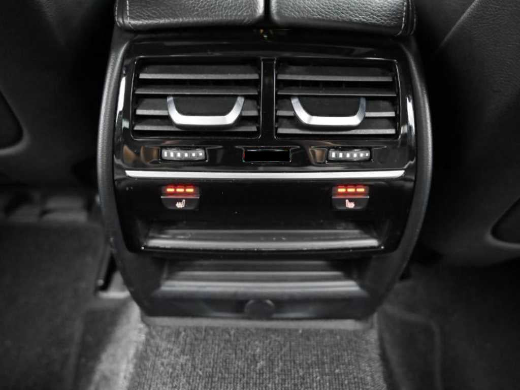 BMW 5-Series — photo 16