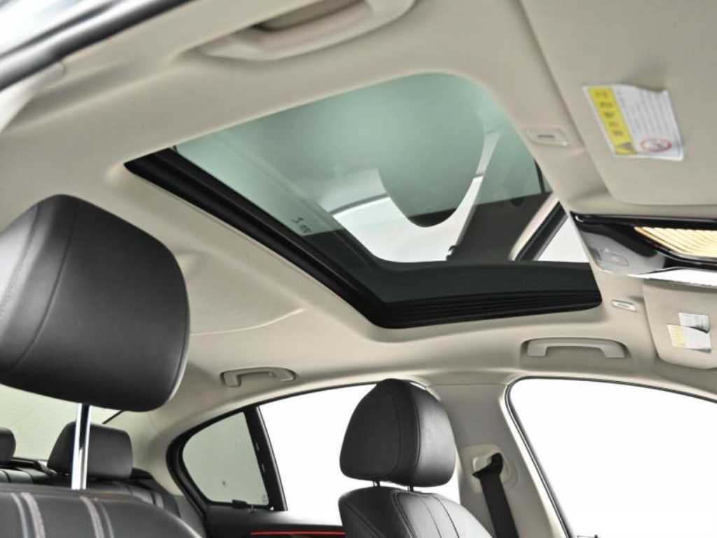 BMW 5-Series — photo 18