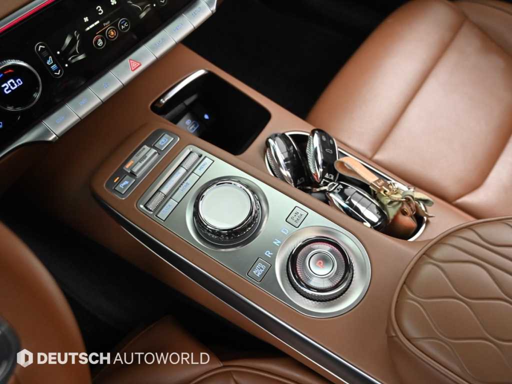 Genesis GV70 — photo 09
