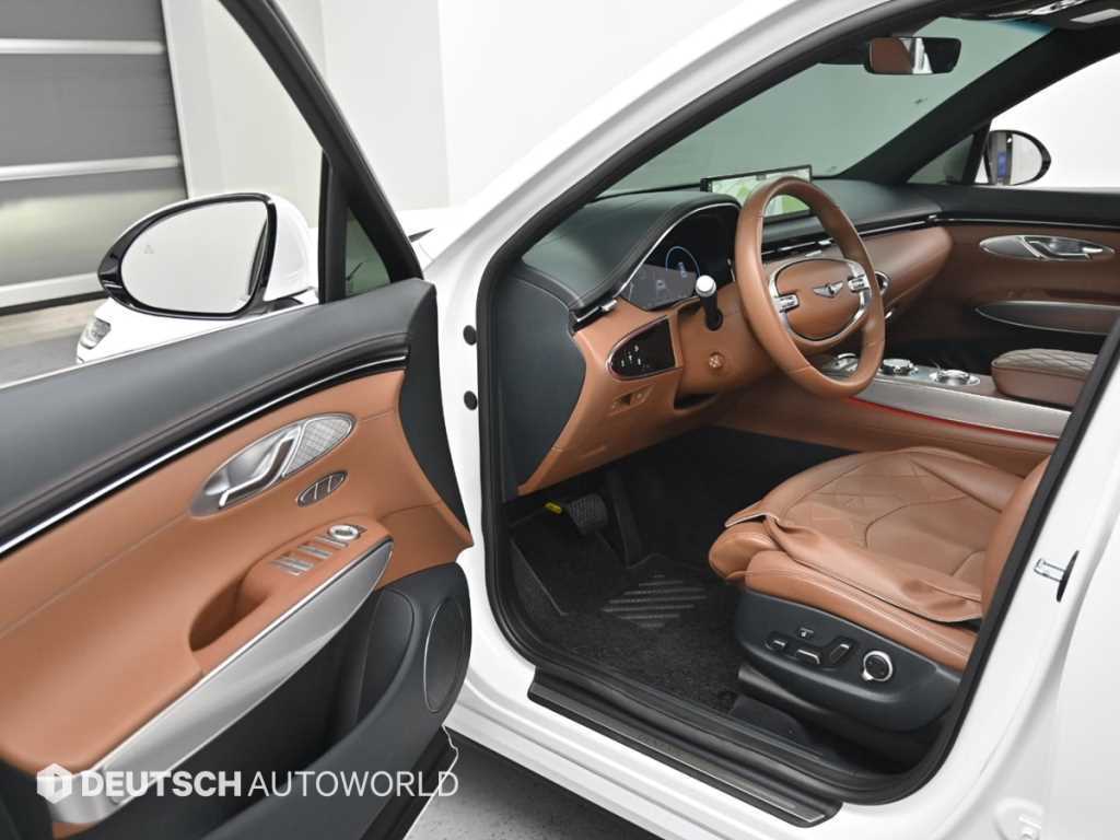 Genesis GV70 — photo 11