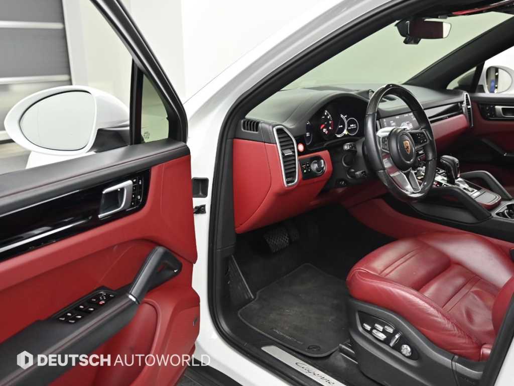 Porsche Cayenne — photo 11
