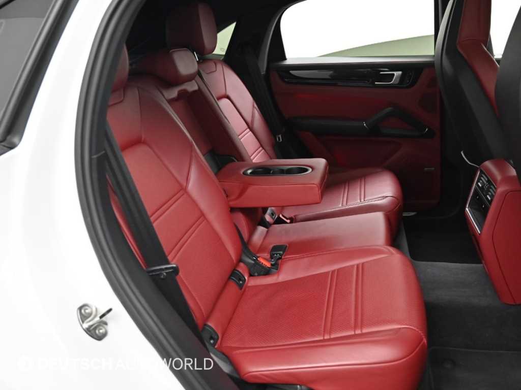 Porsche Cayenne — photo 12
