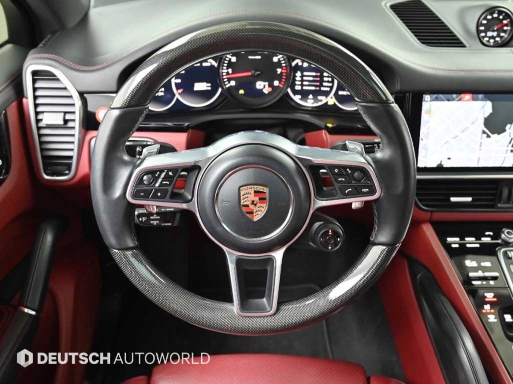 Porsche Cayenne — photo 13