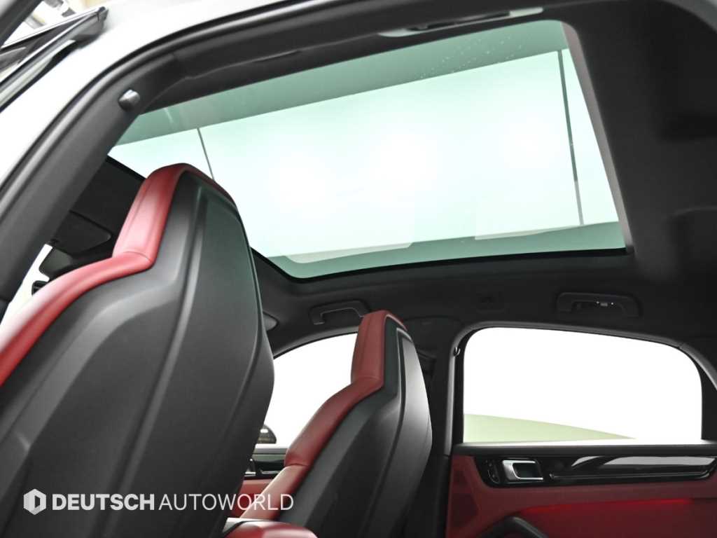 Porsche Cayenne — photo 18