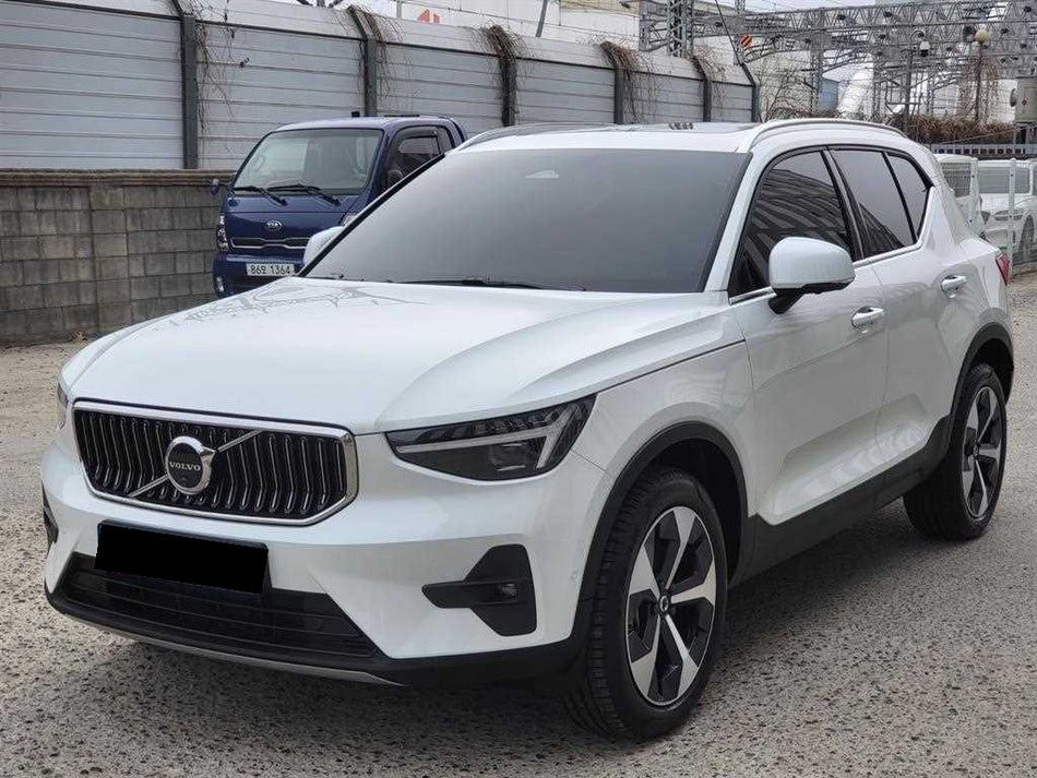 Volvo XC40 — photo 02
