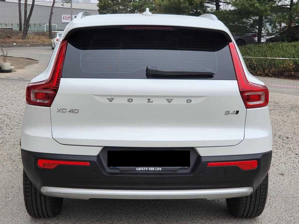 Volvo XC40 — photo 04