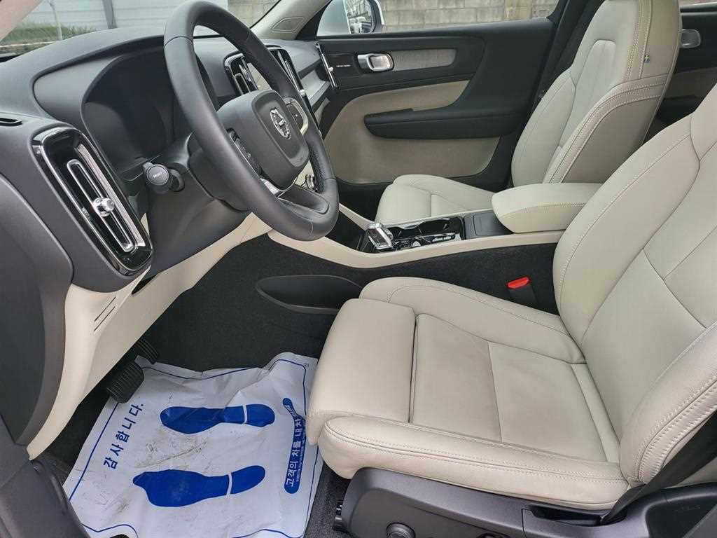 Volvo XC40 — photo 05