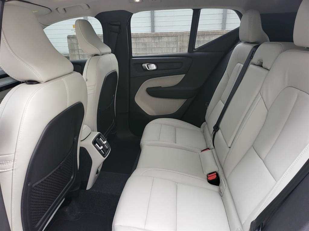 Volvo XC40 — photo 06