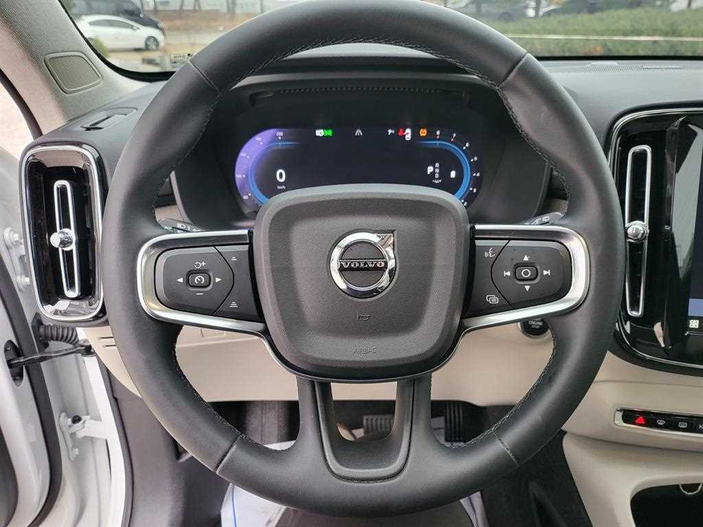Volvo XC40 — photo 08