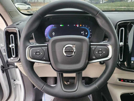Volvo XC40 — photo 08