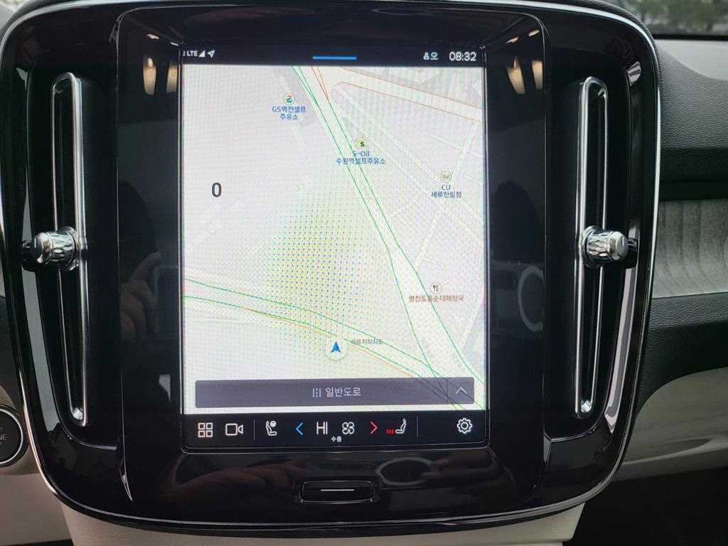 Volvo XC40 — photo 13