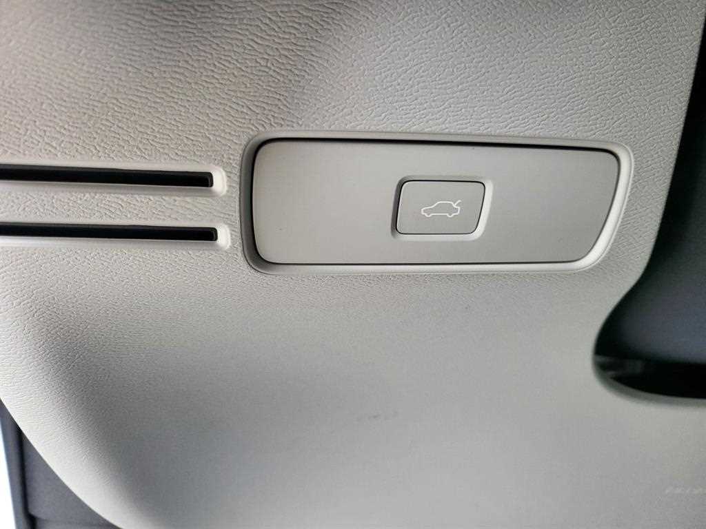 Volvo XC40 — photo 16
