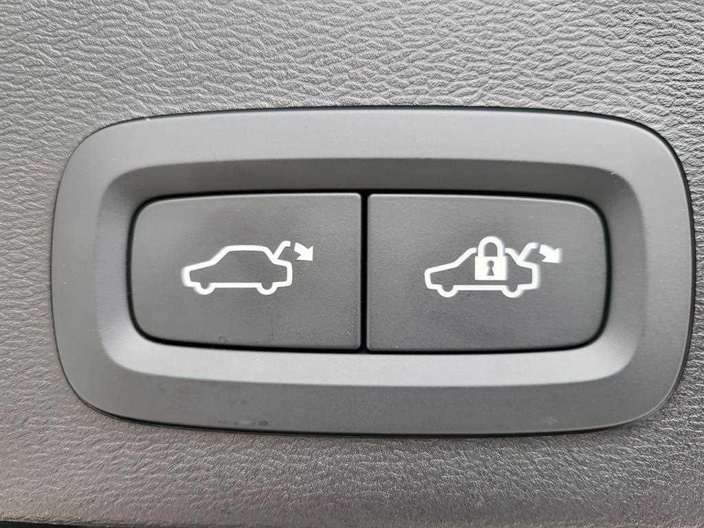 Volvo XC40 — photo 17