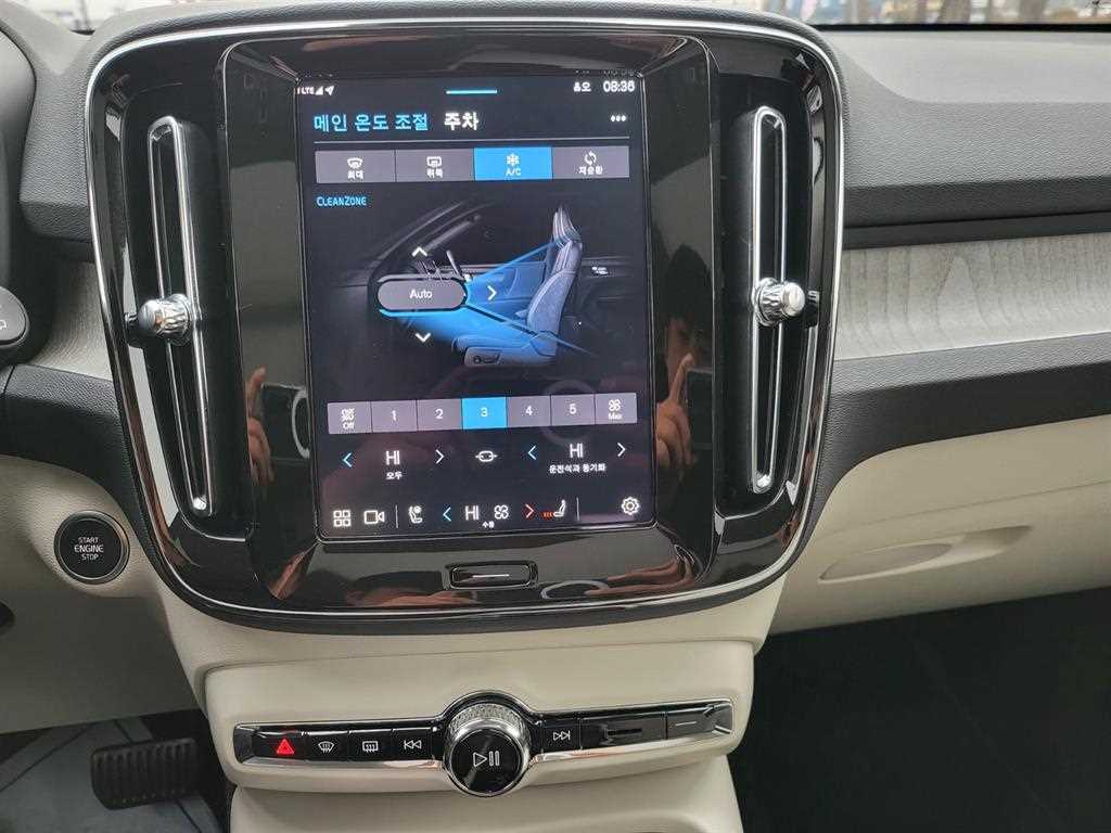Volvo XC40 — photo 18