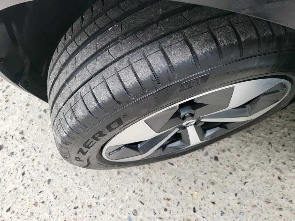 Volvo XC40 — photo 20