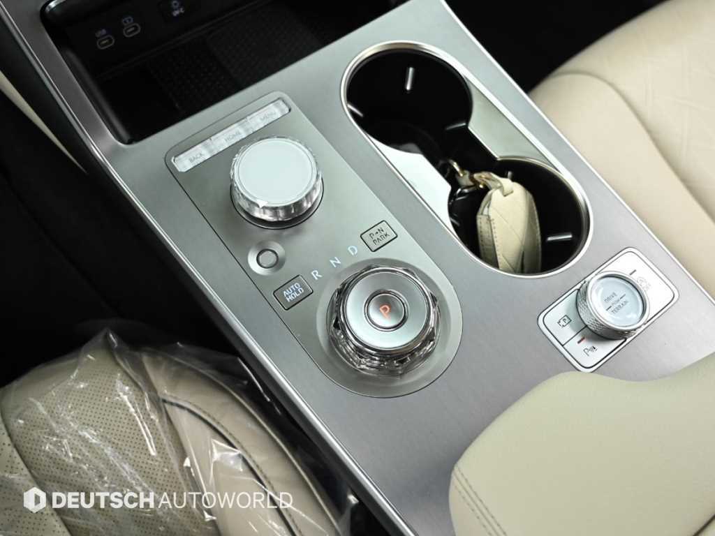 Genesis GV80 — photo 09