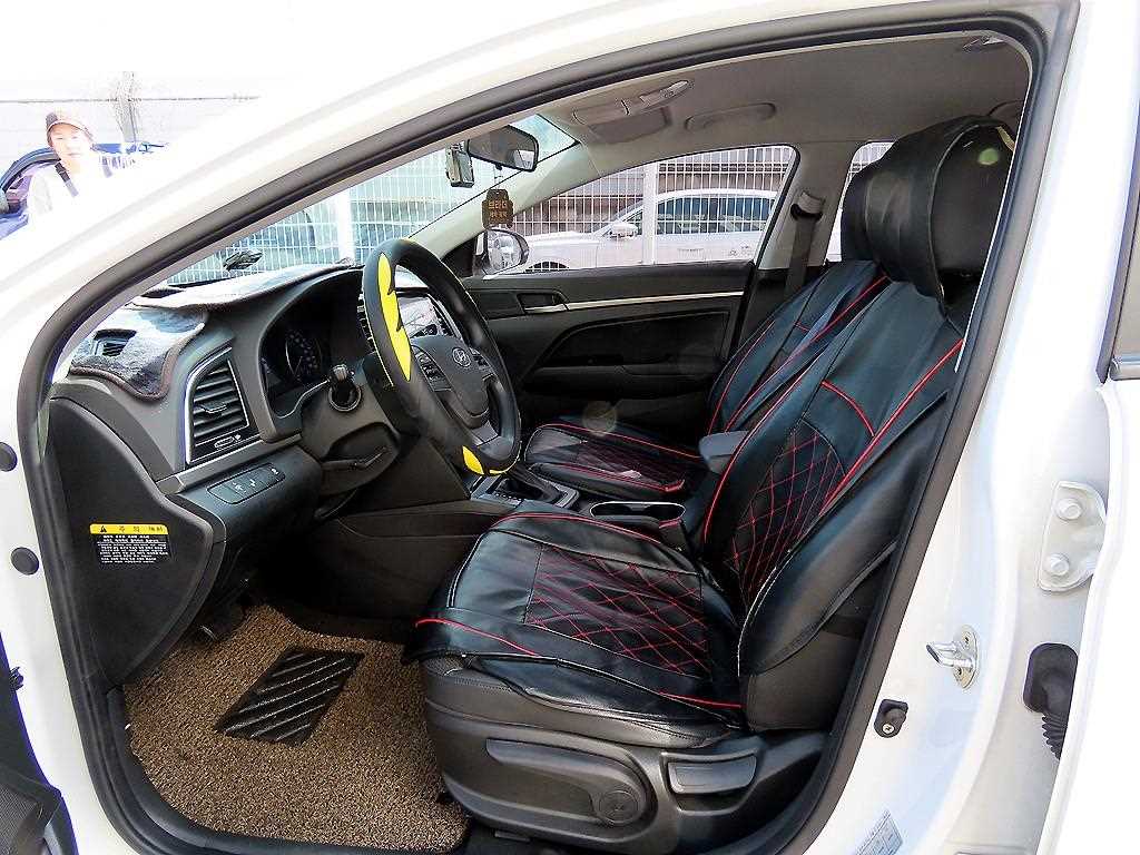 Hyundai Avante — photo 05