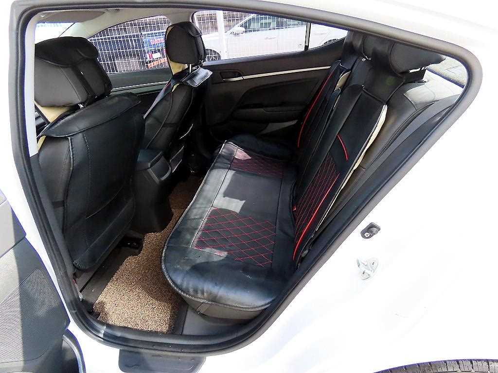 Hyundai Avante — photo 06
