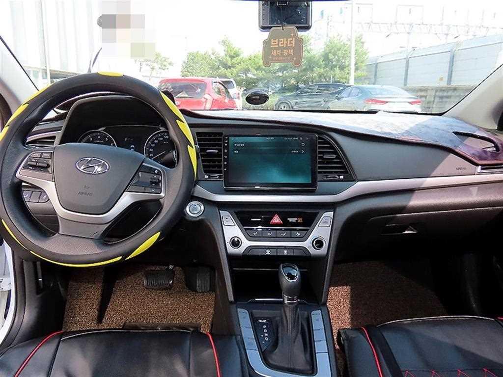 Hyundai Avante — photo 07