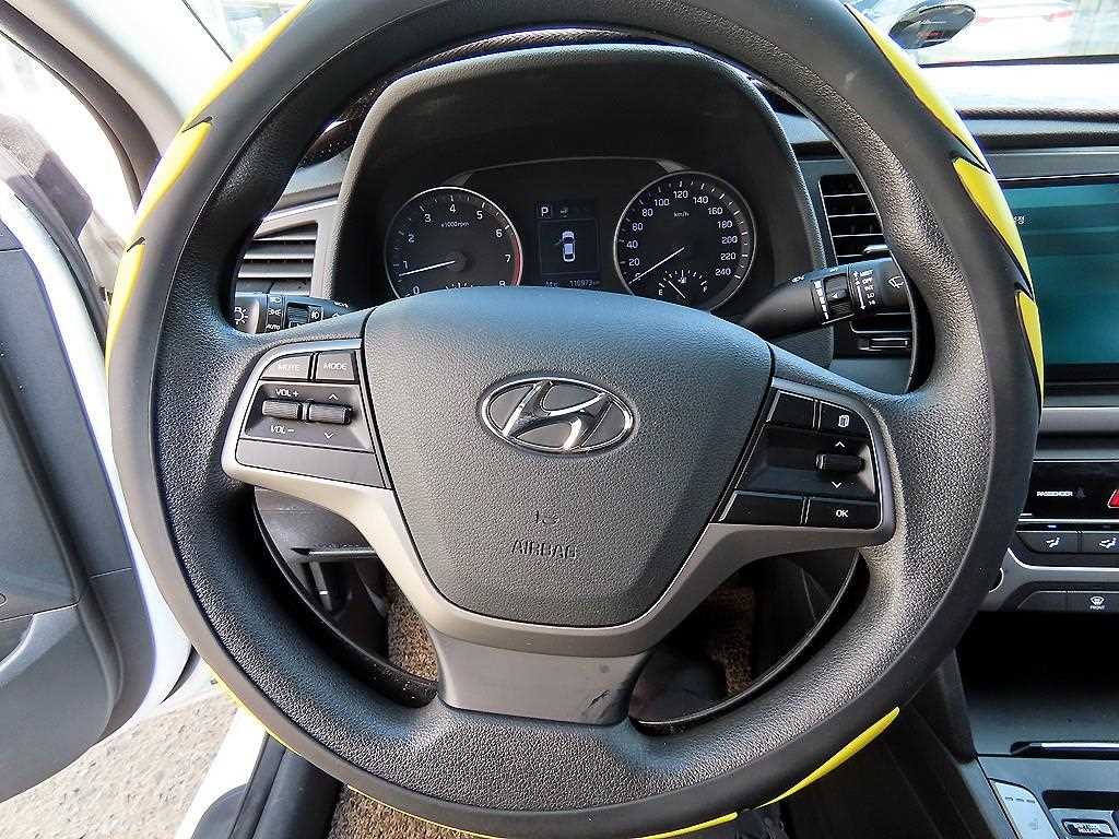 Hyundai Avante — photo 08