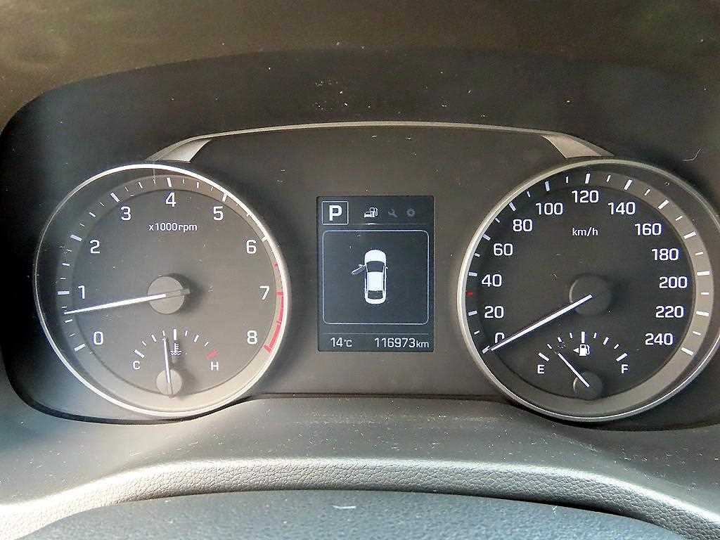 Hyundai Avante — photo 09
