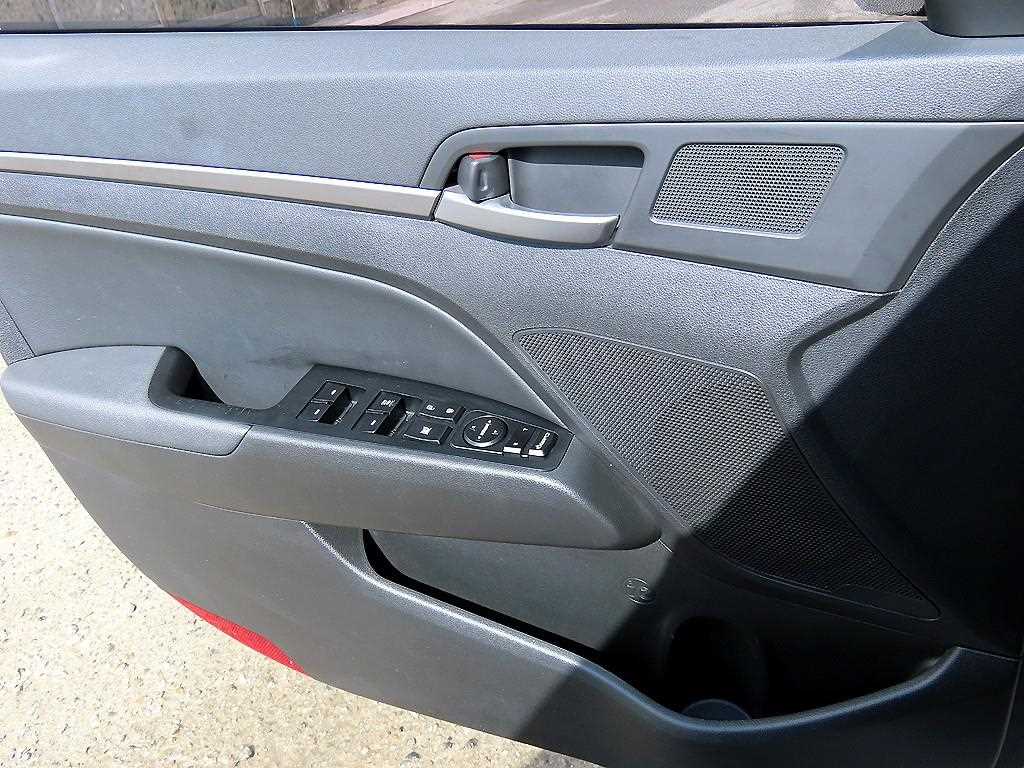 Hyundai Avante — photo 11