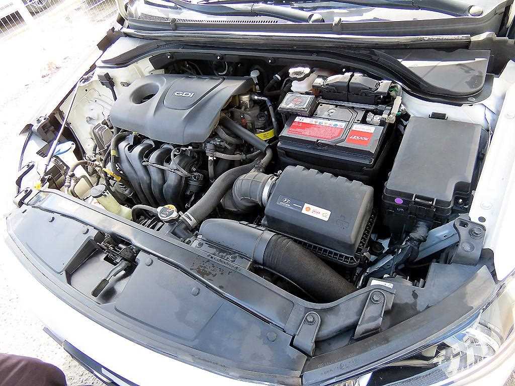 Hyundai Avante — photo 18