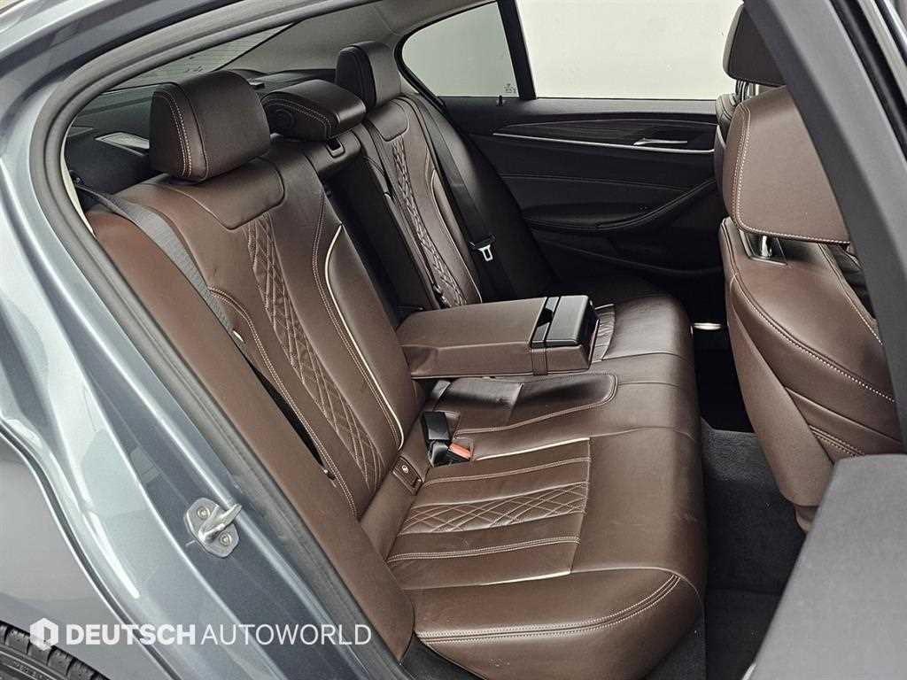 BMW 5-Series — photo 12